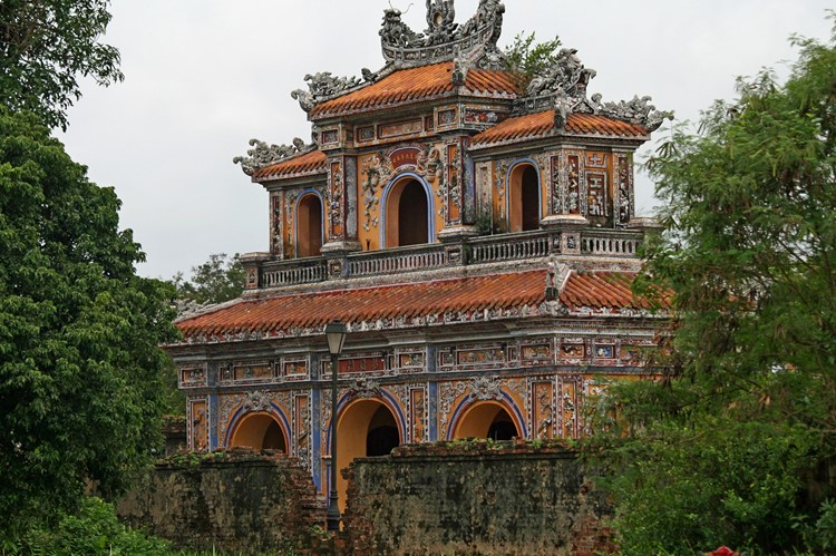 Een oude poort in de Keizerlijk Paleis van Hué, Vietnam